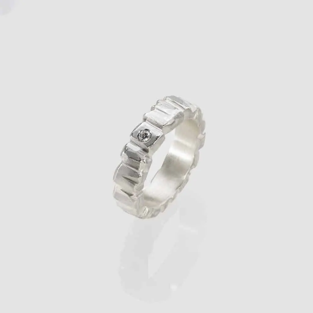 Ring aus 925er Silber mit Diamant