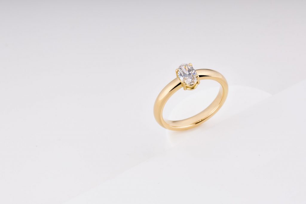 Ring_Diamant_Oval_Gelbgold