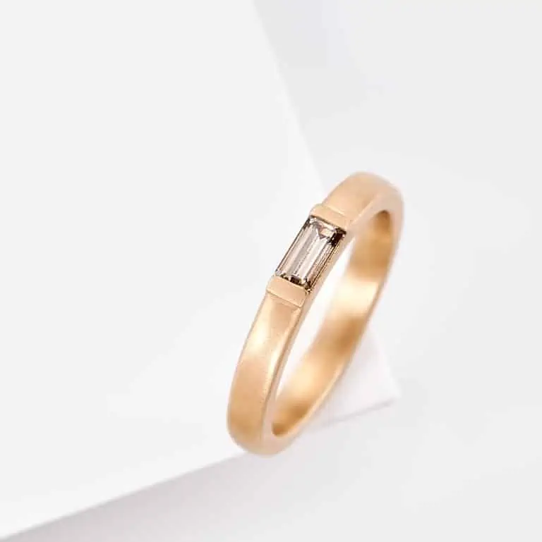 Ring aus Roségold mit braunem Diamant